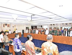 Bahas Kesiapan Mudik di Lampung, Bupati Egi Rakor Bersama Mendagri dan Menhub di Kantor Gubernur