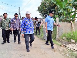 Tinjau Jalan Rusak di Sabah Balau, Bupati Egi Komitmen Perbaiki Infrastruktur